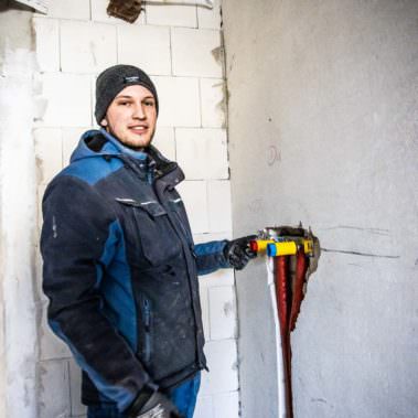 Pinke Montage Wasseranschlüsse