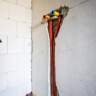 Pinke Montage Wasseranschlüsse